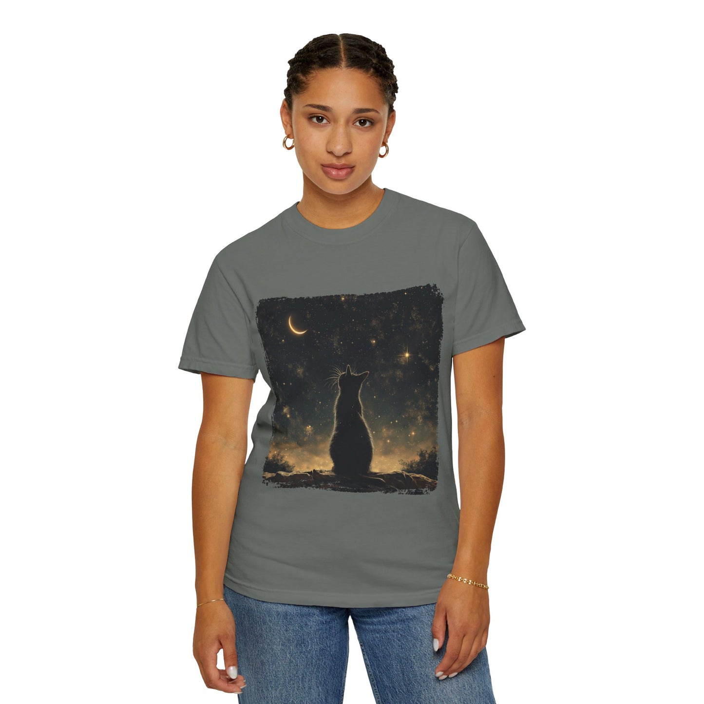 Cat under the starlit sky T-shirt