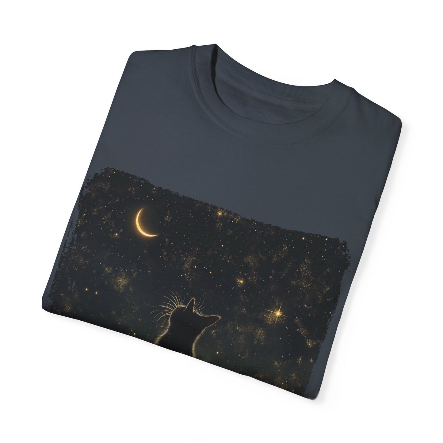 Cat under the starlit sky T-shirt