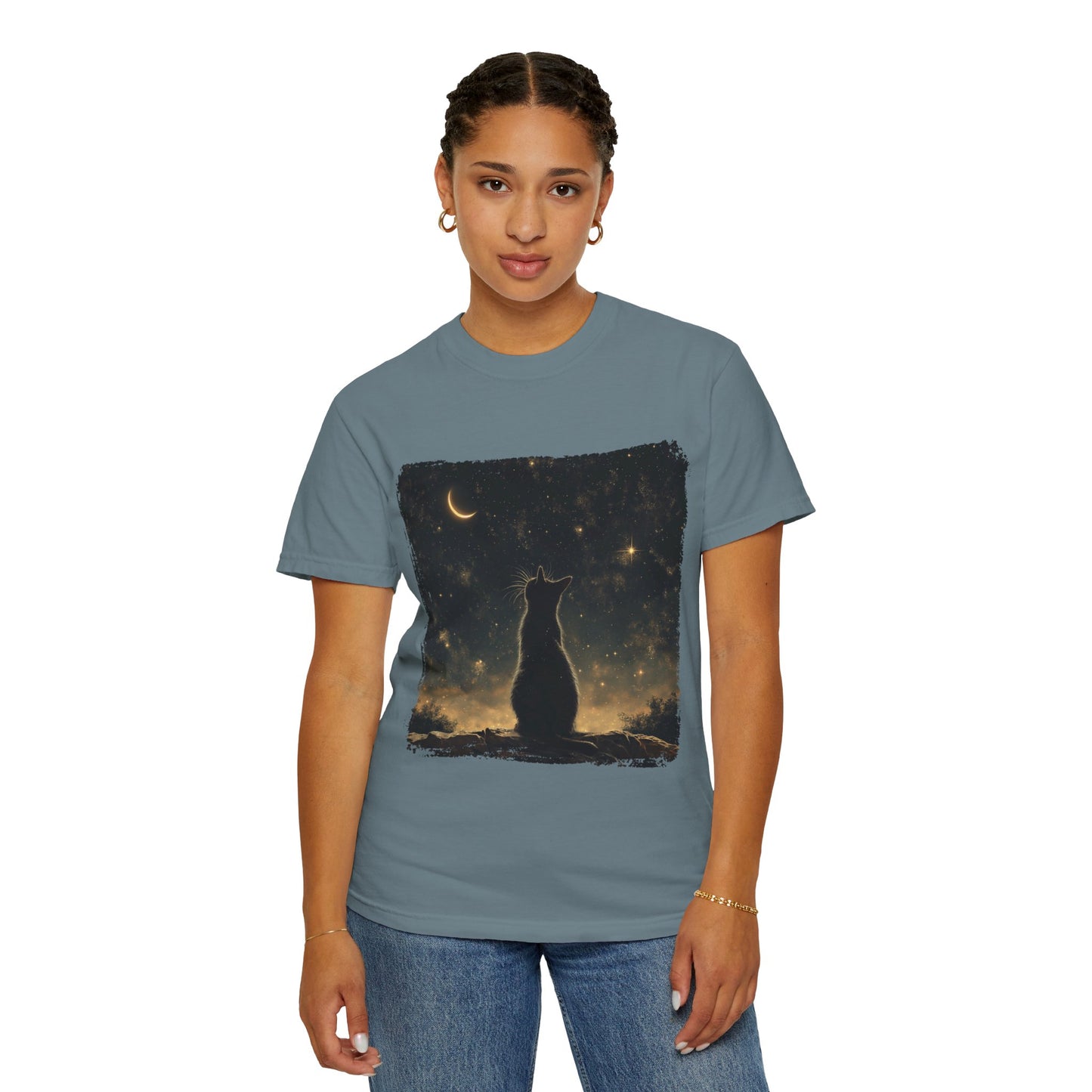 Cat under the starlit sky T-shirt