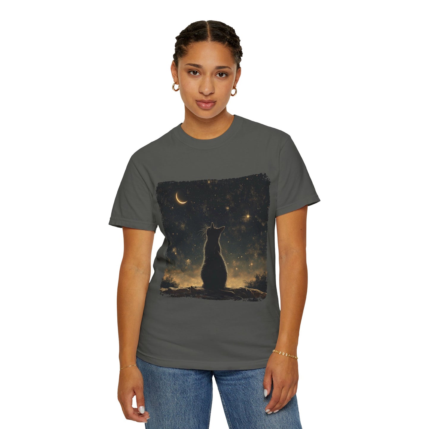 Cat under the starlit sky T-shirt